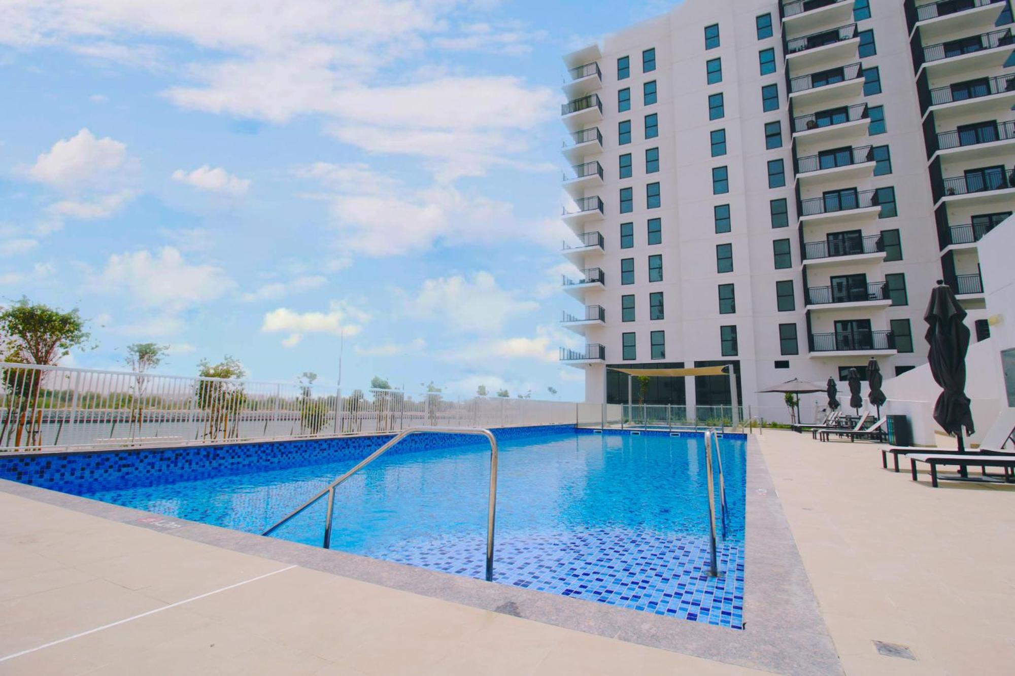 Apartment Classy Modern Canal And Pool View Abu Dhabi